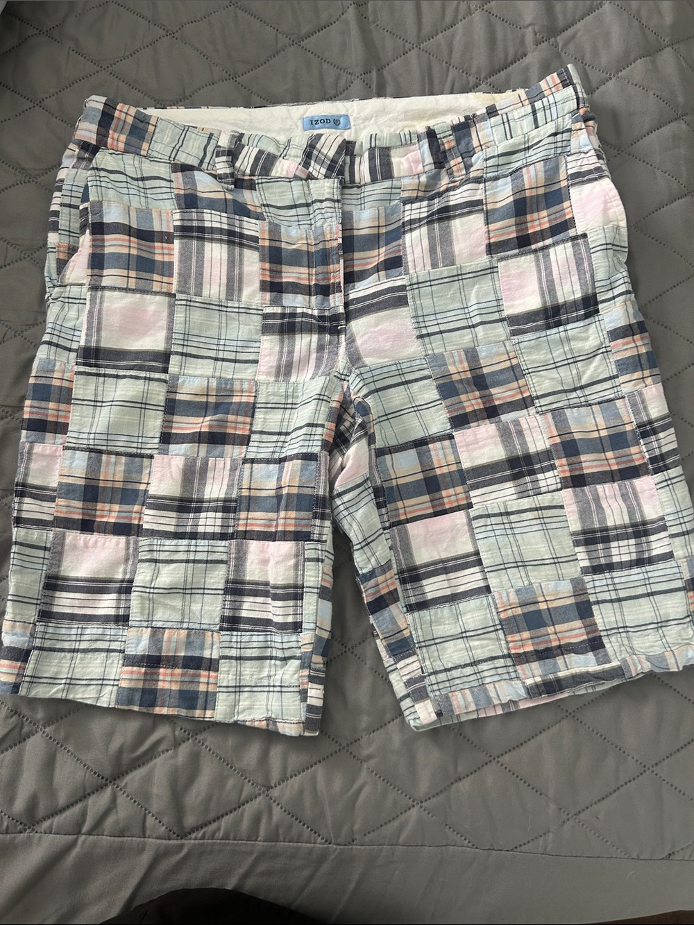 Izod Men's Plaid Cargo Shorts in Light Blue, Navy & Pale Pink preppy summer